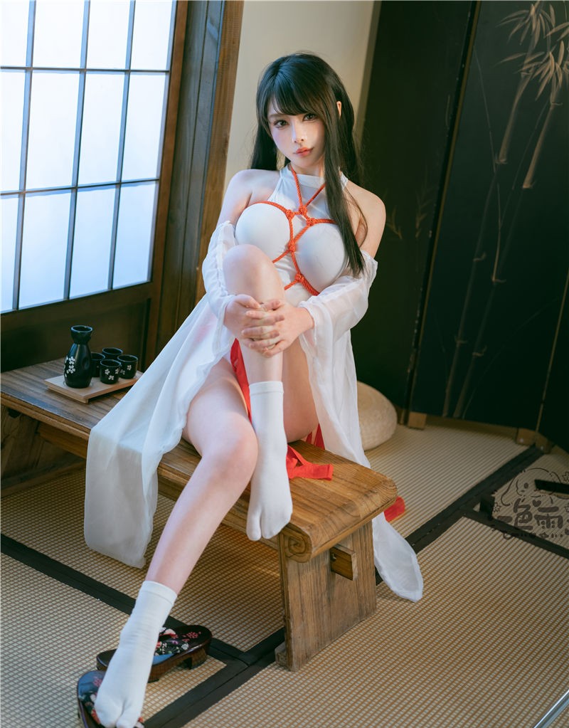 一色雨 巫女 [30P-400MB]