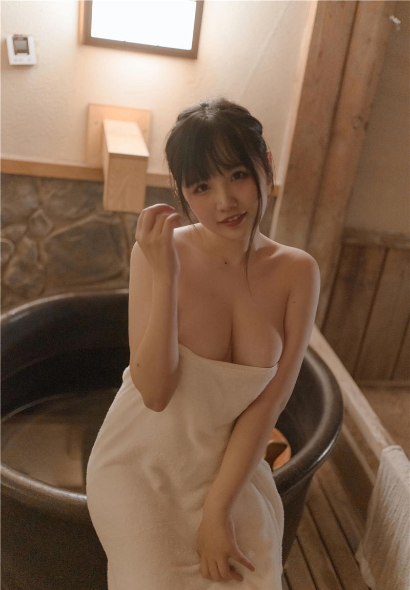 阿半今天很开心 水中明月 [20P-245MB]