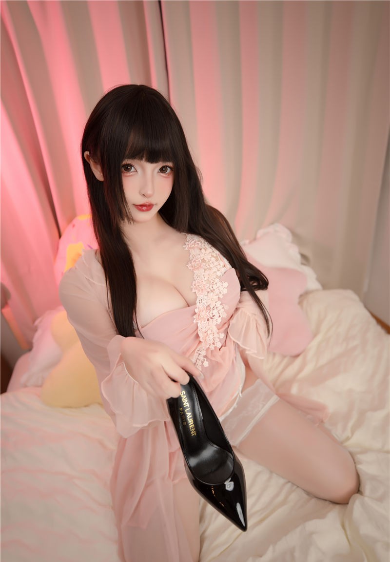 神楽坂真冬 高跟睡袍 [75P2V-651M]