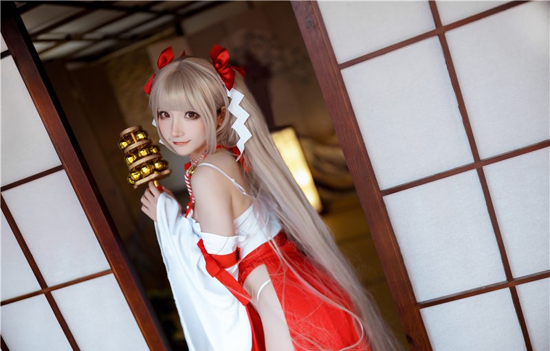 是三不是世w 碧蓝航线 可畏巫女[21P-566M]