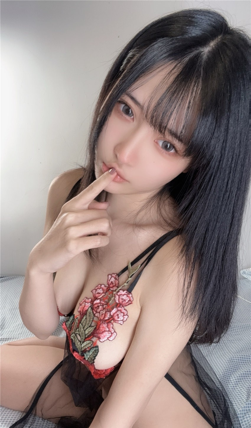 糖果果Candy 舰长图 红花 [33P-57.0MB]