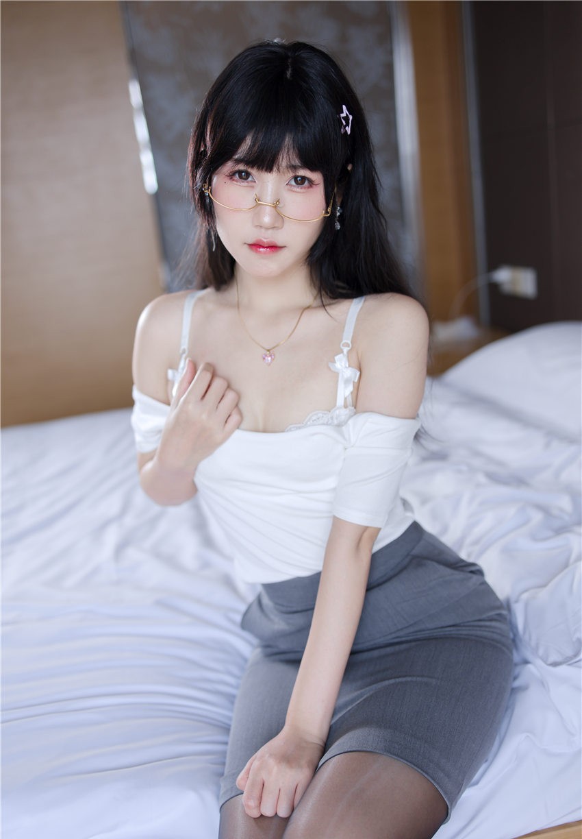 不呆猫 OL 顶头上司 [91P1V-1.41GB]