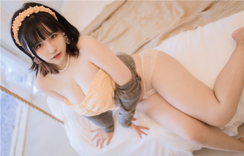 阿半今天很开心 黄色抹胸[68P1V-610MB]