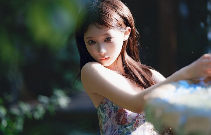 蠢沫沫 水池碎花裙 [27P-675M]