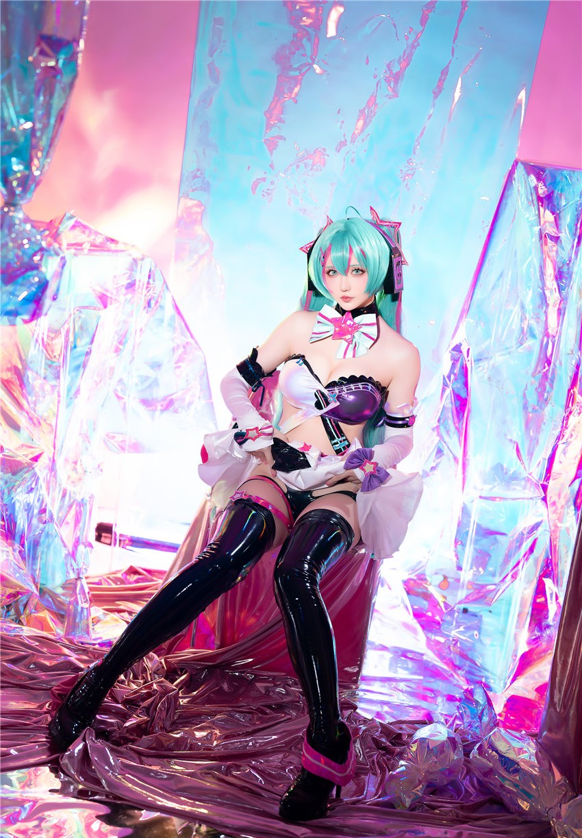 星之迟迟 Miku初音未来 喵斯快跑 [73P1V-2.75GB]