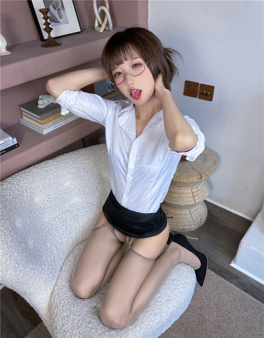 阿包也是兔娘 加冕图 灰丝OL [22P-86.3MB]