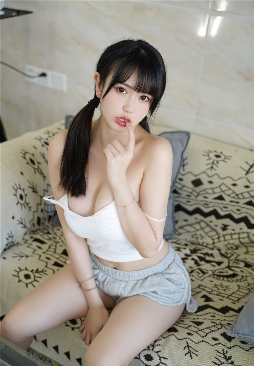 Tina很妖孽呀 白色纯欲掉代[27P-182MB]