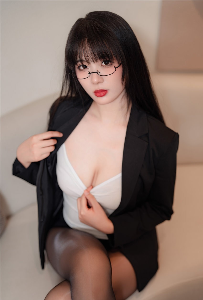 轩萧学姐 下班后OL[72P-255MB]