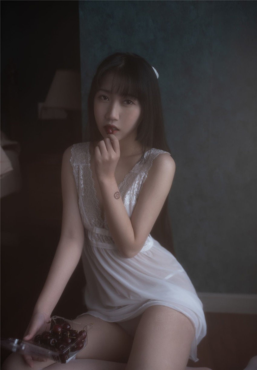 不呆猫 白月光[53P-32MB]