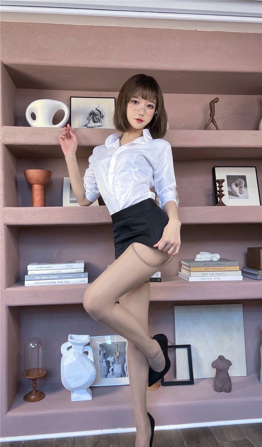 阿包也是兔娘 加冕图 灰丝OL [22P-86.3MB]