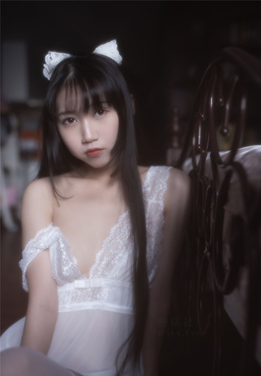 不呆猫 白月光[53P-32MB]