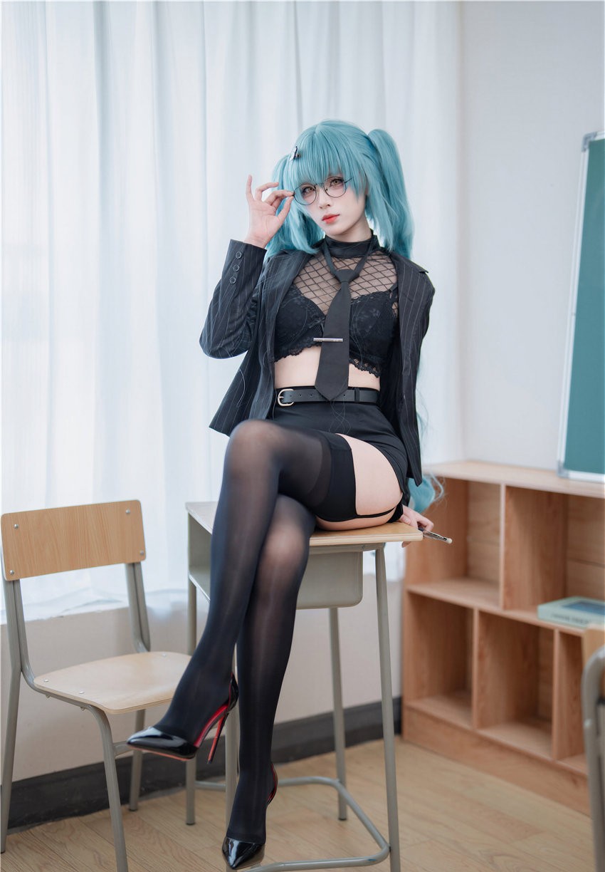 轩萧学姐 Nikke胜利女神 普丽瓦蒂·严厉教诲 [105P1V-1.3GB]