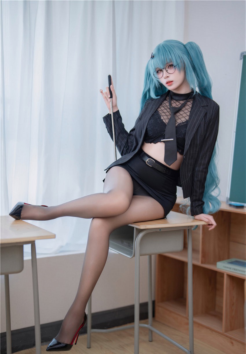 轩萧学姐 Nikke胜利女神 普丽瓦蒂·严厉教诲 [105P1V-1.3GB]