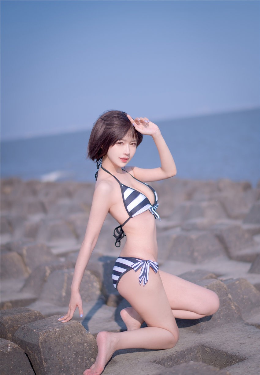 Shika小鹿鹿 家腾惠 泳装 [17P-114MB]