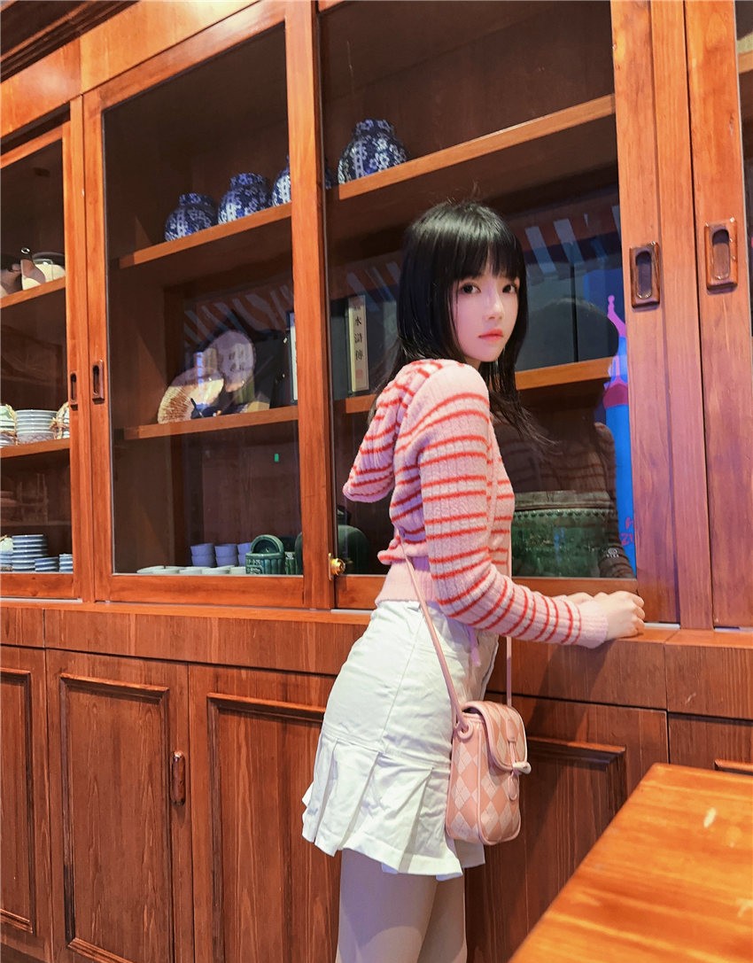 桜桃喵 条纹毛衣 [22P-98MB]