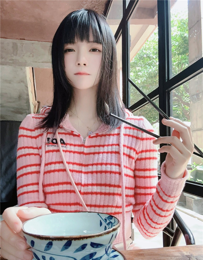 桜桃喵 条纹毛衣 [22P-98MB]