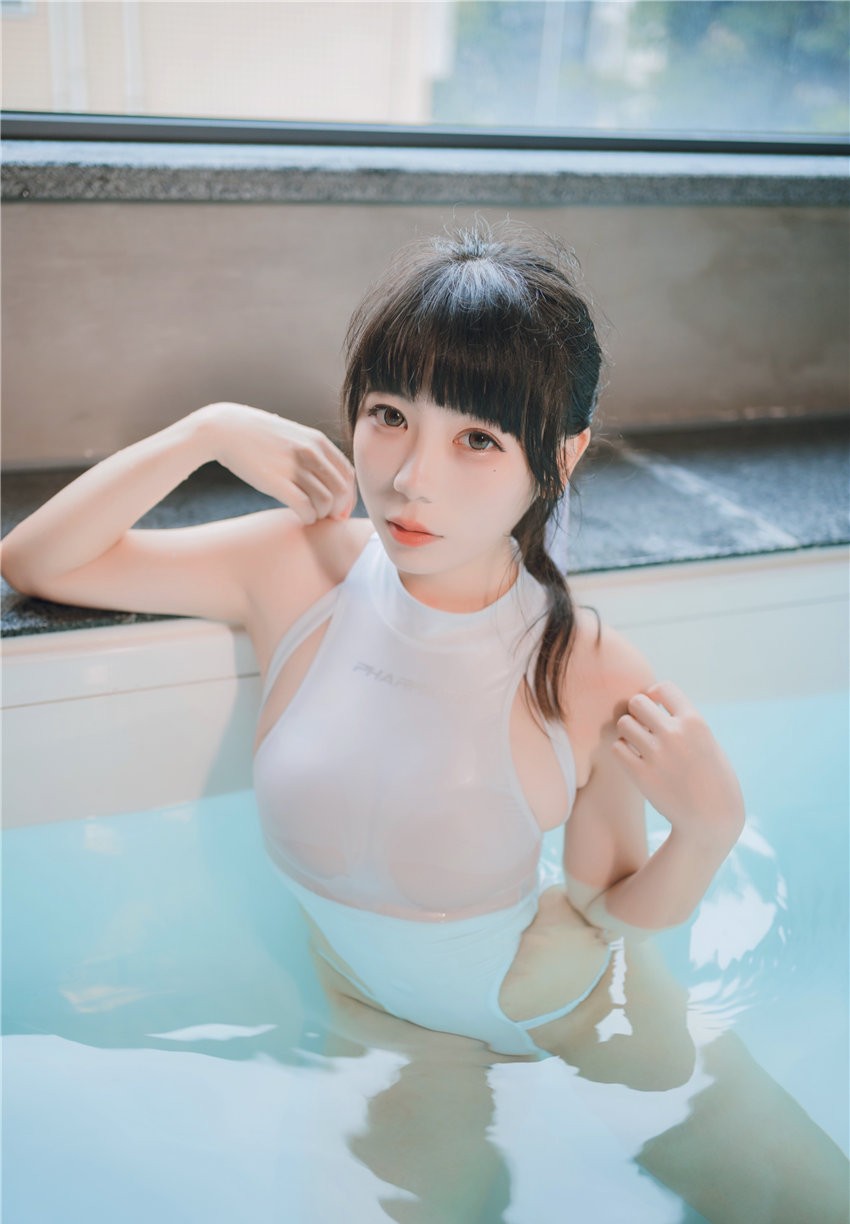 usejan蓝蓝 白衣竞泳 [36P-73MB]