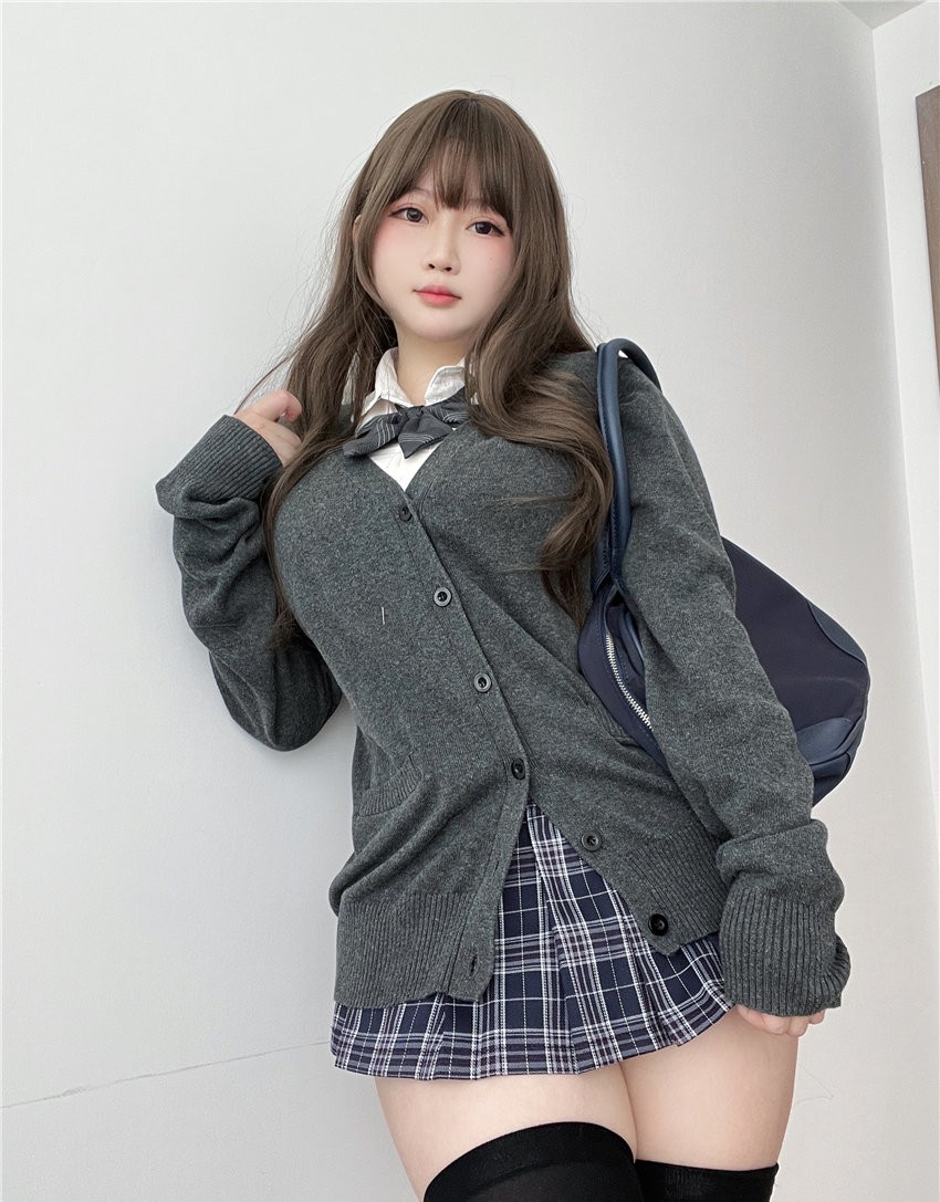 是依酱吖 学姐的日常 [35P3V-994MB]