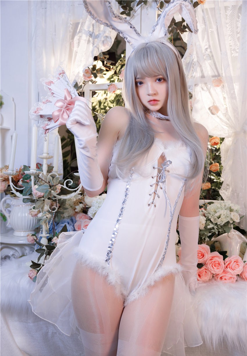 疯猫ss 纯白绒绒兔 [40P2V-1.02GB]