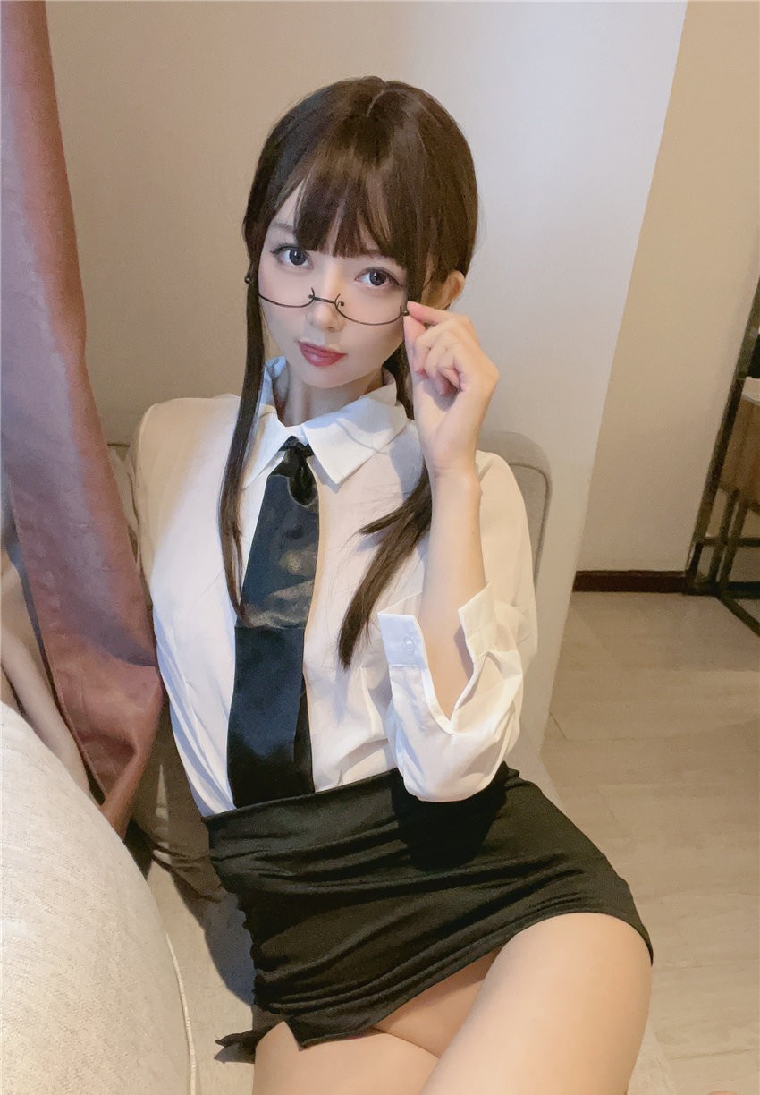 51酱 柔斯眼镜娘 [52P7V-420MB]
